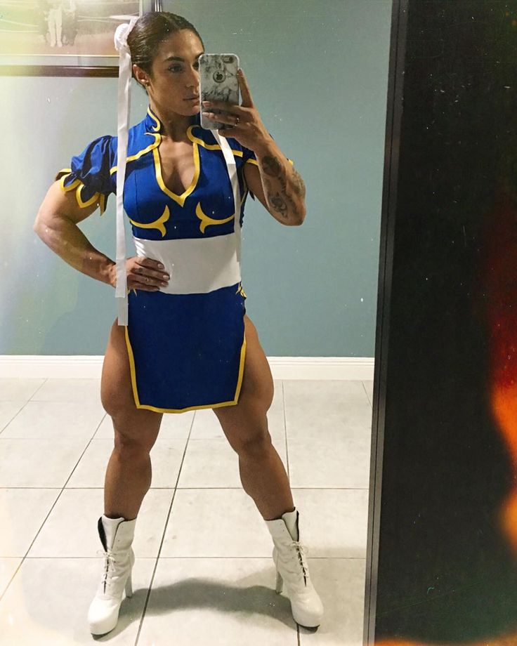 Bodybuilderin Vollbusige Cosplay Doppelter