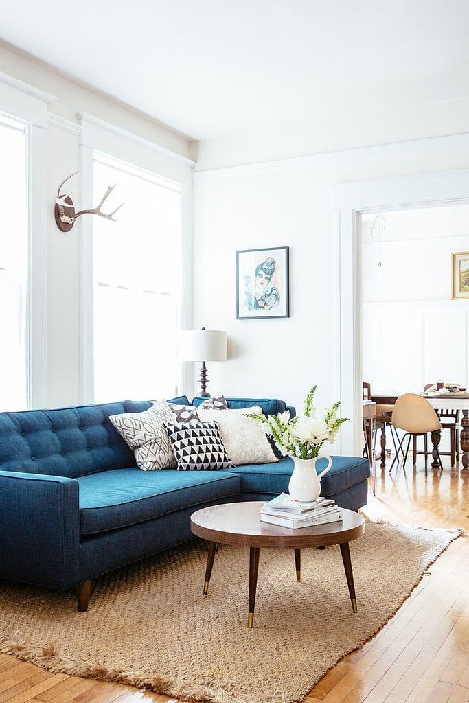 The Best Real Girl Living Rooms We Ve Seen All Year Apartment Living Room Living Room Colors Mid Century Modern Living Room
