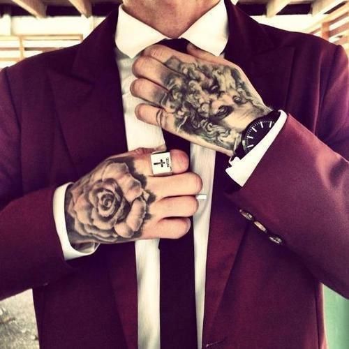 magnifique tatouage homme main