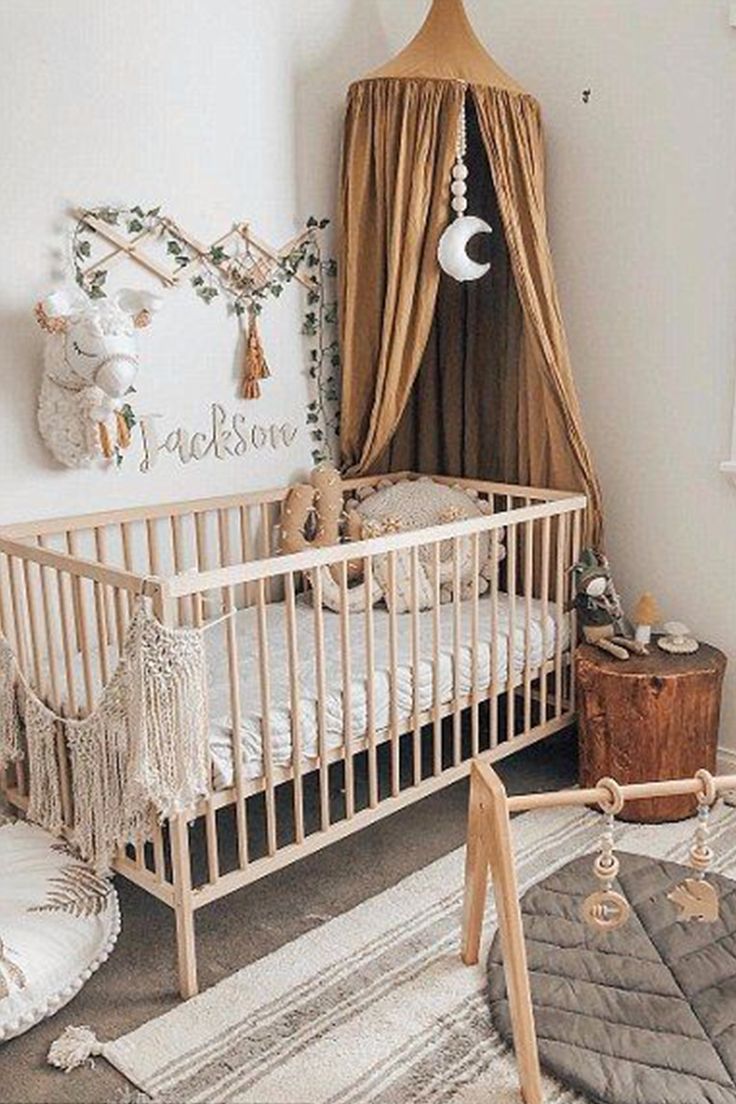Une jolie inspiration déco pour une chambre de bébé à l'esprit jungle chic. ...