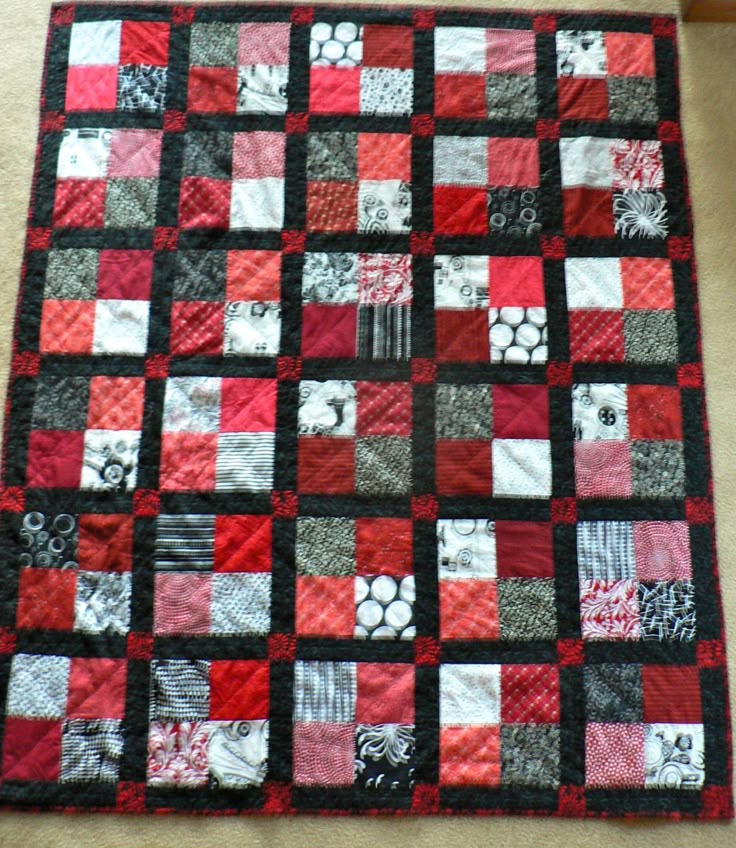 Best 25+ Black quilt ideas on Pinterest Black and white quilts, Quilt patterns and Baby quilt ...