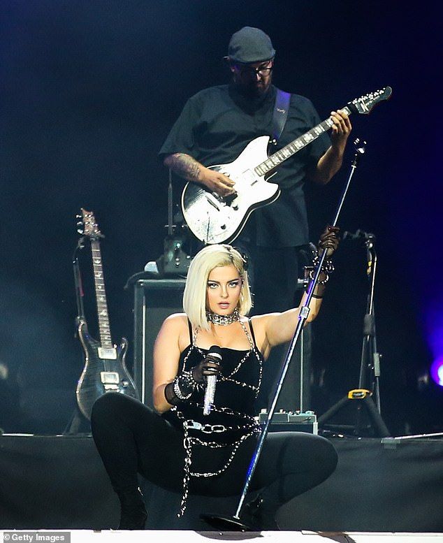 Bebe Rexha Wraps A Chain Around Her Womanly Curves As She And Seal Wow Massive Rock In Rio Crowd Daily Mail Online Bebe Rexha Bebe Rock In Rio Bebe Rexha Wraps A Chain Around Her Womanly Curves As She And Seal Wow Massive Rock In Rio Crowd Daily Mail Online Bebe Rexha Bebe Rock In Rio