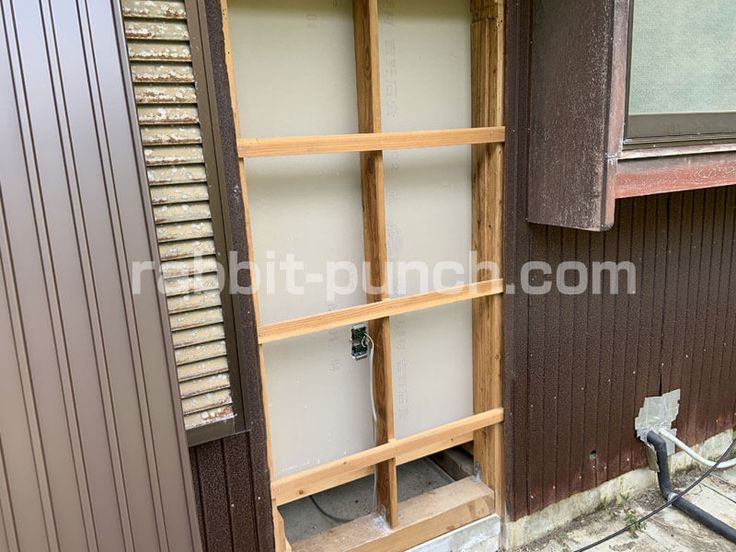 外壁トタン張りdiy 金切鋏でカットしてトタン釘を打ち込む Rabbit Punch トタン 張り替え 建材 外壁トタン張りdiy 金切鋏でカットしてトタン釘を打ち込む Rabbit Punch トタン 張り替え 建材