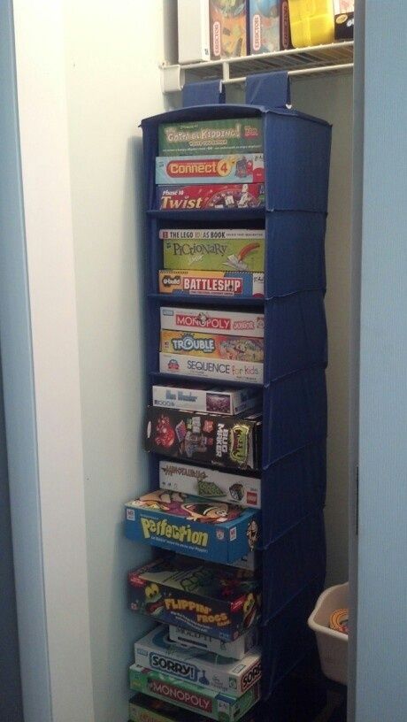Spiele im Schrank aufbewahren ...