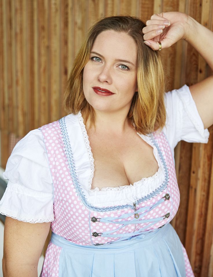 Renee ross. Dirndl Plus Size.