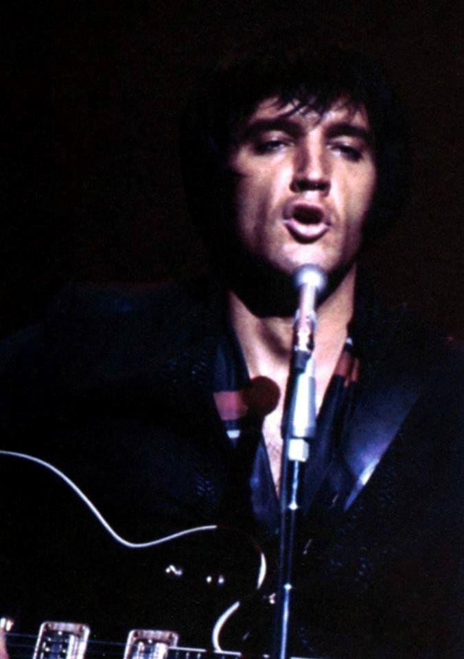 Elvis On Stage At The Hilton In August 1969 Elvis Presley Pictures elvis-on-stage-at-the-hilton-in-august-1969-elvis-presley-pictures