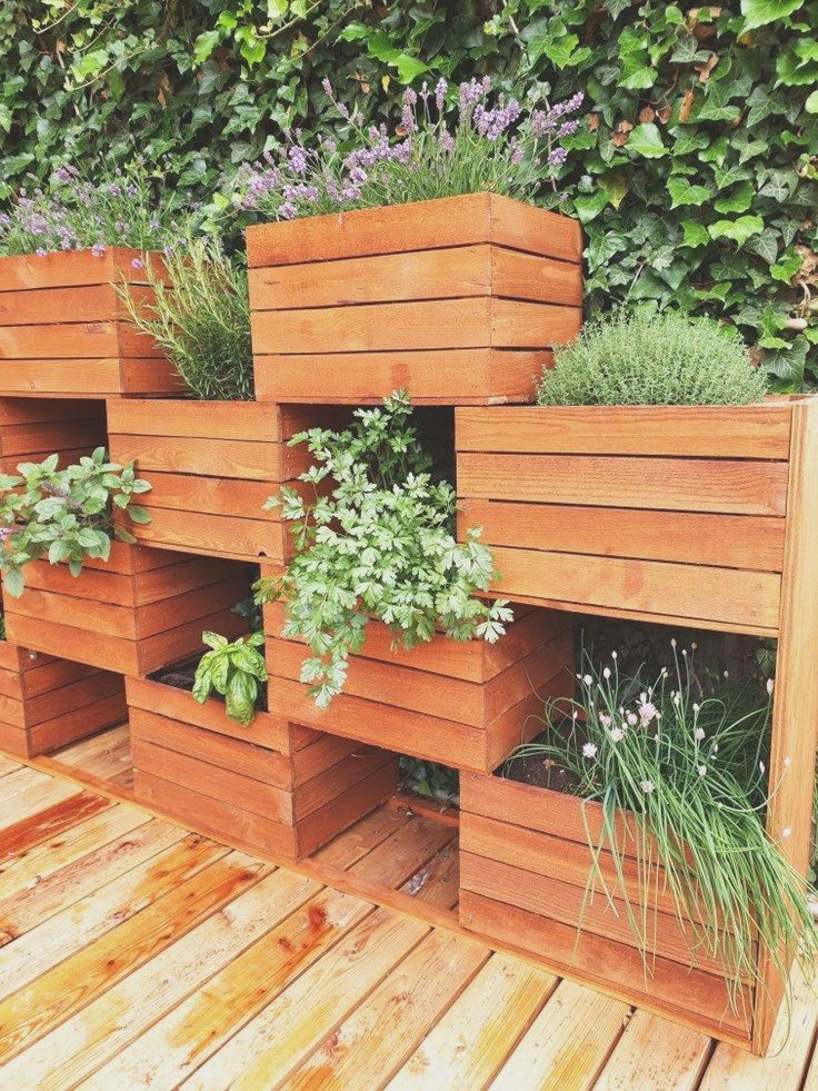 Palettenhochbeet Selber Bauen Folie Tackern In 2020 Paletten Ideen Garten Paletten Garten Krautergarten Palette