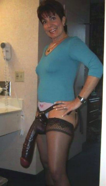 dating 4 months and pregnant naked wife wearing only strapon dildo