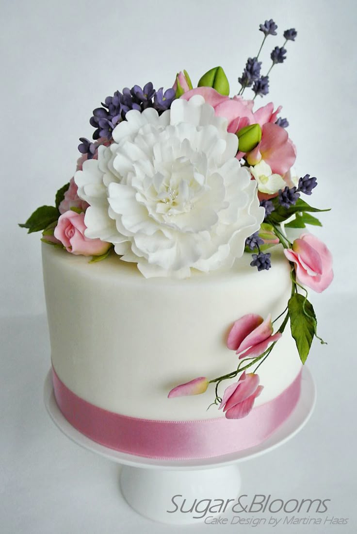 Best 25 Sugar Paste Flowers Ideas On Pinterest Fondant Mini Wedding Cake With Sugar Flowers In Pink And Lavender Tones English Roses