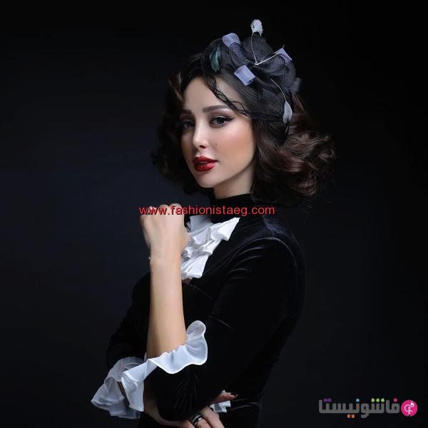 بعد ان ظهرت الفنانة المغربية وزوجة المطرب تامر حسني بفستان من تصميمها اثناء وضعه لبصمته على الطباعة الإسمنتية الشهيرة Fashion Crown Jewelry Crown