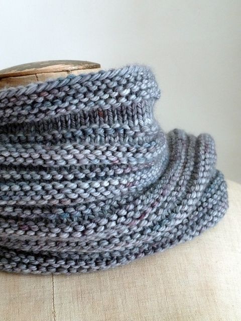 Best 25+ Knitted cowls ideas on Pinterest Knitted cowl ...