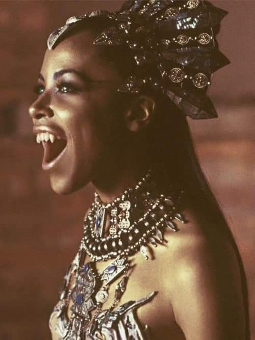akasha queen damned queen damned akasha queen damned queen damned