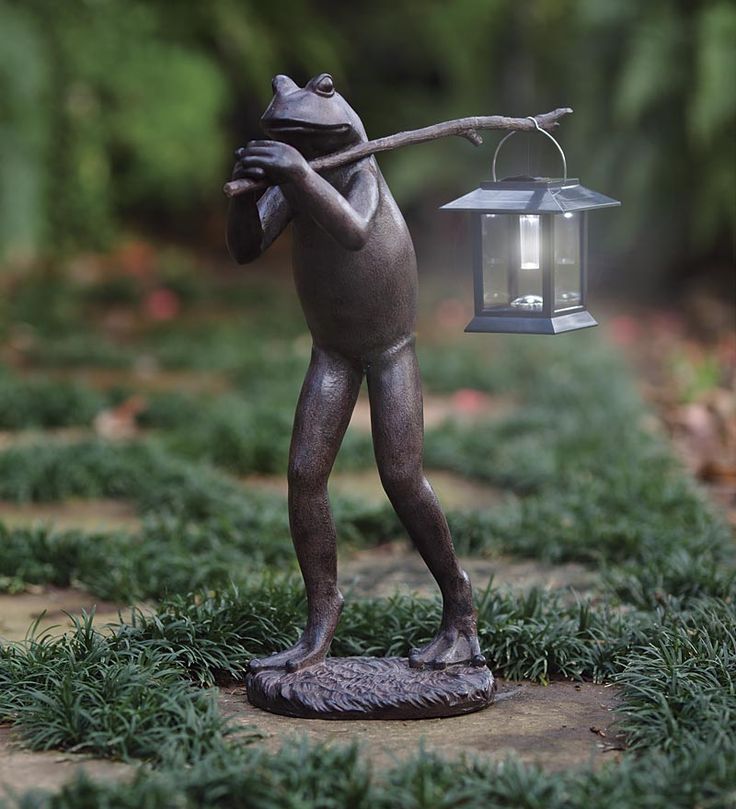 Trekking Frog Statue With Solar Lantern Statues Decor Garden Frogs Trekking Frog Statue With Solar Lantern, Metal Solar Frog Garden Statue