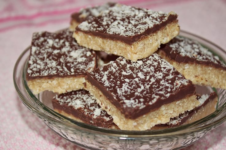 Dolcetti al cocco e cioccolato senza cottura | Ricetta | Dolcetti, Ricette dolci, Dolci freschi