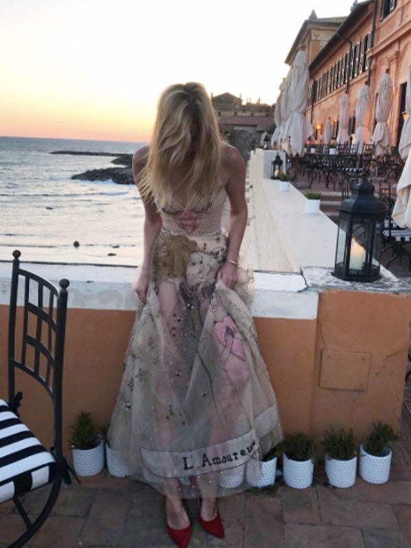 How to Dress for a Beach Wedding and Not Look Inappropriate | Fashion