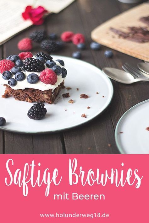 Saftiger Schokokuchen mit Beeren - Backrezept Beerenkuchen ...