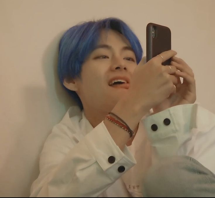 C969A212-2DB3-489D-978E-2D55F0738BF1 in 2019 | Bts taehyung, Taehyung, Bts wallpaper