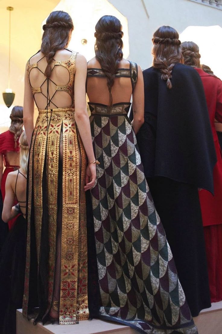 Fashion turn to the left 58 Fashion turn to the left 100
