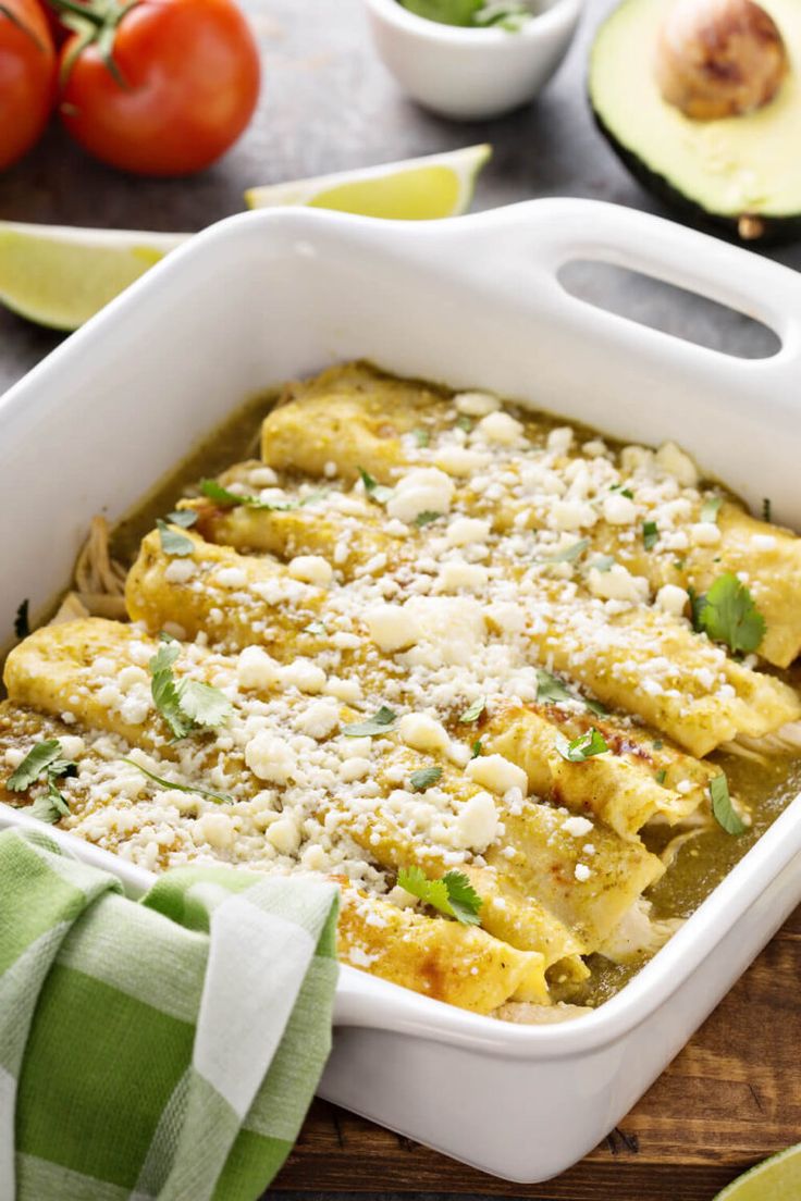 Easy Enchiladas Verdes (Green Chili Chicken Enchiladas) | Maven Cookery ...