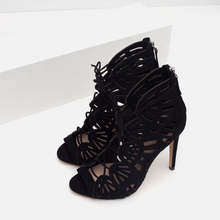 SANDALES EN CUIR ENVELOPPANTES , Tout voir , CHAUSSURES , FEMME