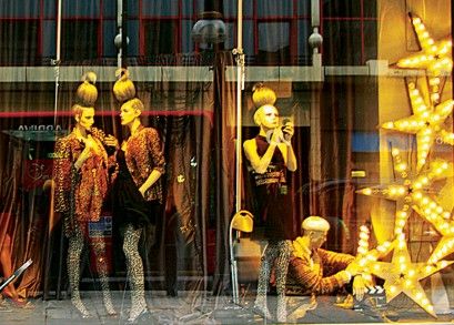 zara on oxford street window display displays and such christmas window display
