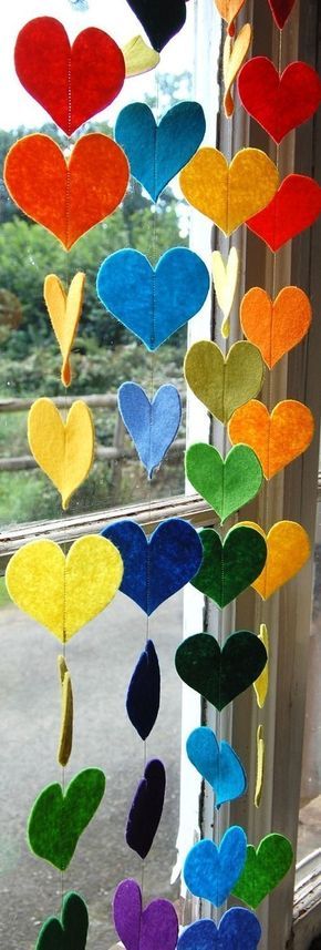 Hanging Rainbow Herzen ist ein Regenbogen aus 20 Hand geschnitten Filz Herzen al...