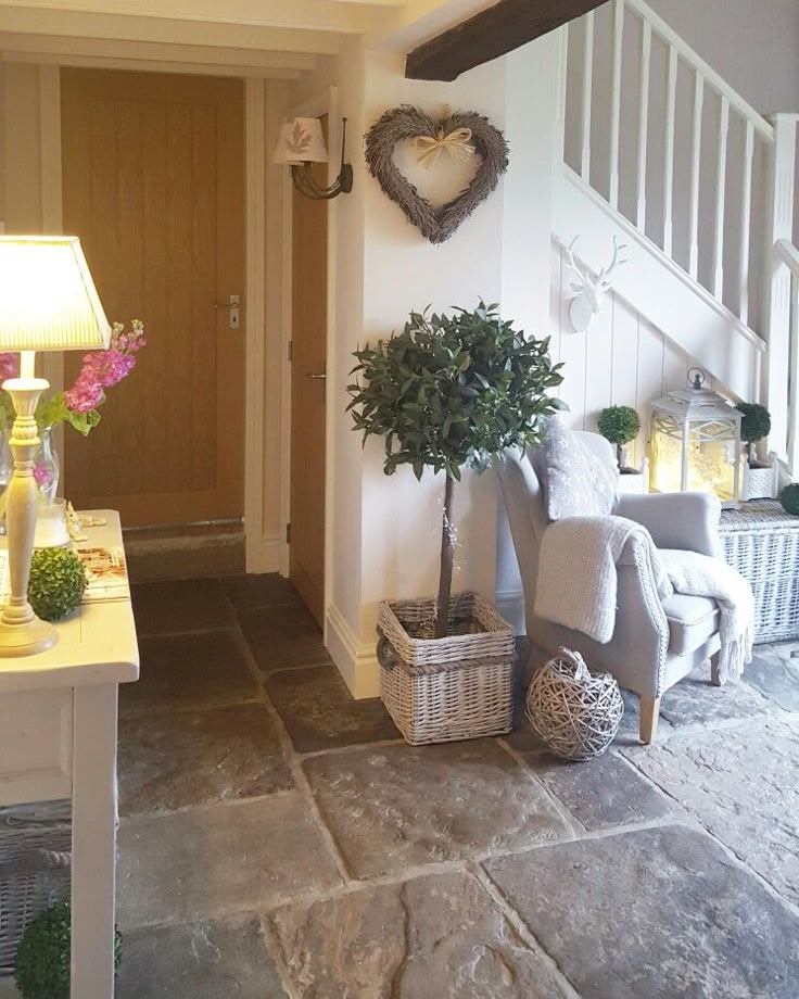 Stone flagged hallwayfy chair and a touch of greenery - wohnideen small corridor Stone flagged hallwayfy chair and a touch of greenery - wohnideen small corridor
