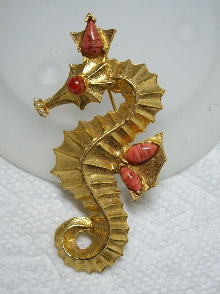 Dating hattie carnegie jewelry
