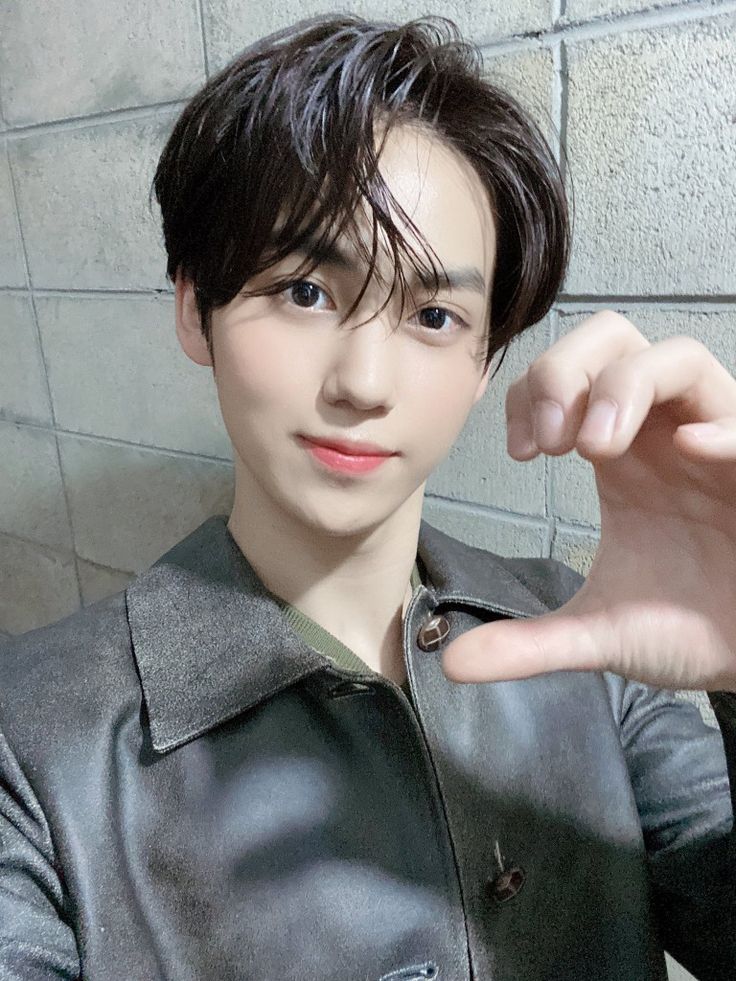 hwang yunseong drippin woollim entertainment kpop hwang yunseong drippin woollim entertainment kpop