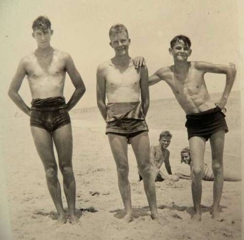 Glasses pool retro twink