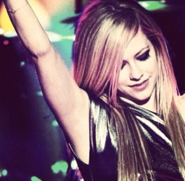 Avril lavigne open my pussy — photo 7