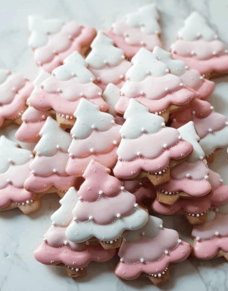 The best fun, decorated royal icing Christmas cookie ideas. Cute ideas for a gif...