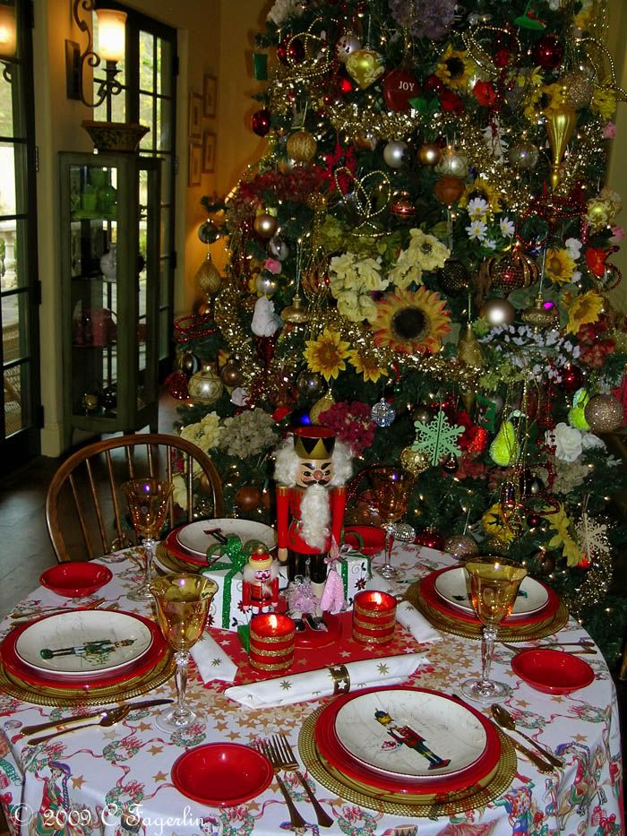 Christmas Centerpieces For Round Tables 132 best christmas - nutcracker tablescapes images on pinterest Christmas Centerpieces For Round Tables 132 best christmas - nutcracker tablescapes images on pinterest