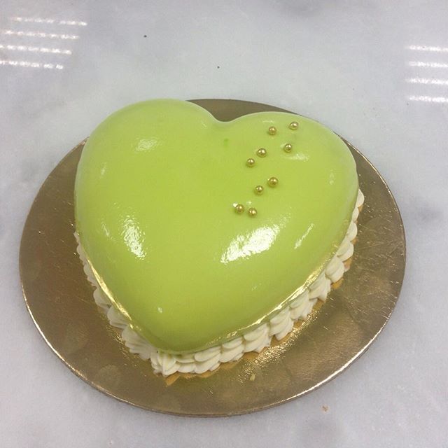 الأعمال المنزلية الصبر السيد المسيح Al Bohsali KSA -حلويات البحصلي on Instagram: “وطني الحبيب !! كيكة برالين و فستق موس للعيد الوطني شهية و خفيفة، الجودة شعارنا #البحصلي #كيكة… | Desserts, Food, Cake الأعمال المنزلية الصبر السيد المسيح Al Bohsali KSA -حلويات البحصلي on Instagram: “وطني الحبيب !! كيكة برالين و فستق موس للعيد الوطني شهية و خفيفة، الجودة شعارنا #البحصلي #كيكة… | Desserts, Food, Cake