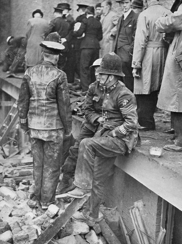 the blitz spirit throughout world war ii The 'blitz' - the period of nazi bombing campaigns on civilian britain during world war ii - was a formative period for british national identity. the blitz spirit throughout world war ii The 'blitz' - the period of nazi bombing campaigns on civilian britain during world war ii - was a formative period for british national identity.