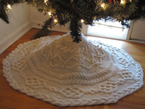 Knit 2024 tree skirt