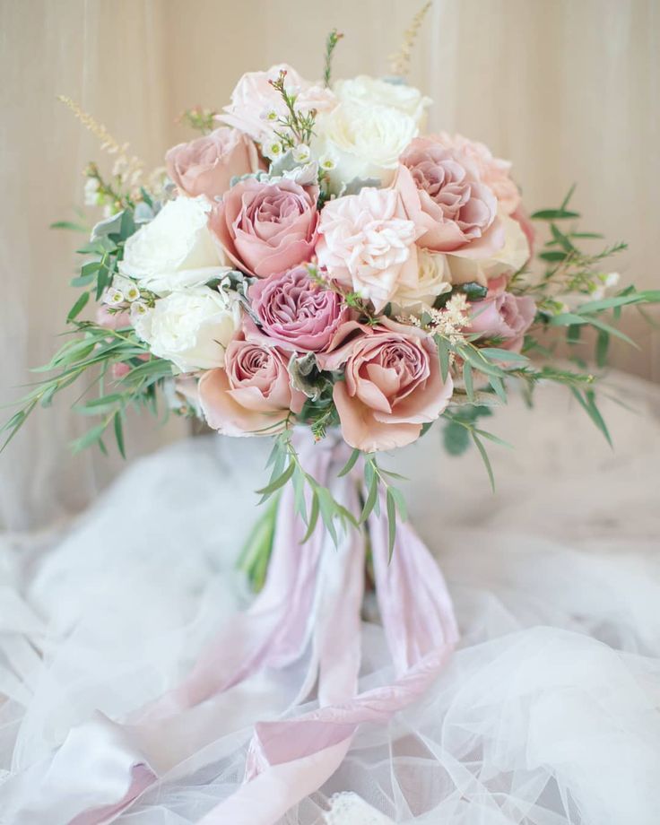Small Wedding Bouquets Guide For 2025 Wedding Bouquets Pink Small B6b60bb82e9c5fa5411ac5062504ec53