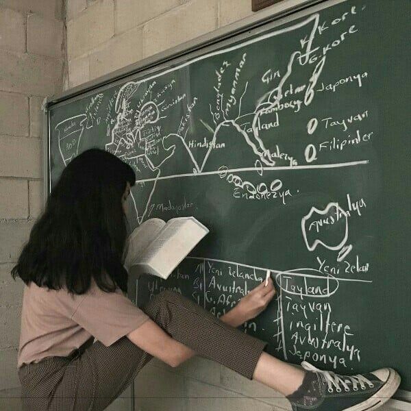 Image About Girl In Student Life By That Girl Tipos De Estudiantes Tipos De Alumnos Vida Estudiantil