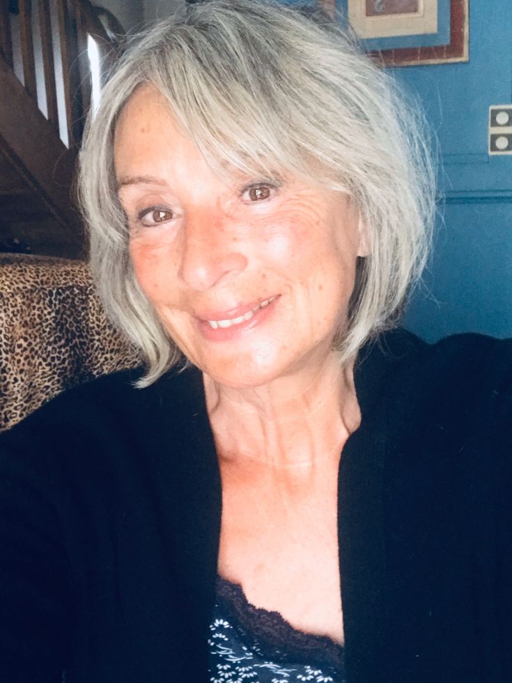 Coupe carr e sur cheveux poivre et sel pour senior Coupe carr e sur cheveux poivre et sel pour senior