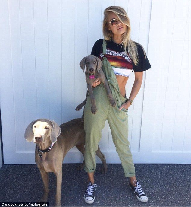 Model Elyse Knowles Shows Off Her Slender Frame In A Ripped T