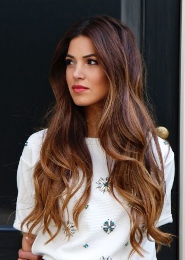 En devenant bronde, vous êtes à mi,chemin entre le brun et le blond, un effet coup de soleil en plus. Cette coloration consiste à appliquer ou conserver une
