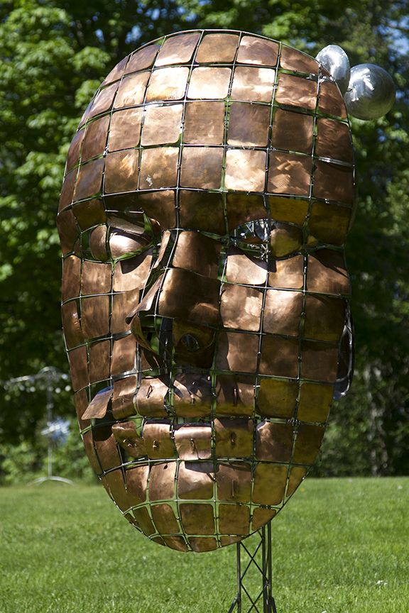 The awesome Kinetic Sculptures of Anthony Howe attract our senses in a powerful way as soon as we lay eyes on them.