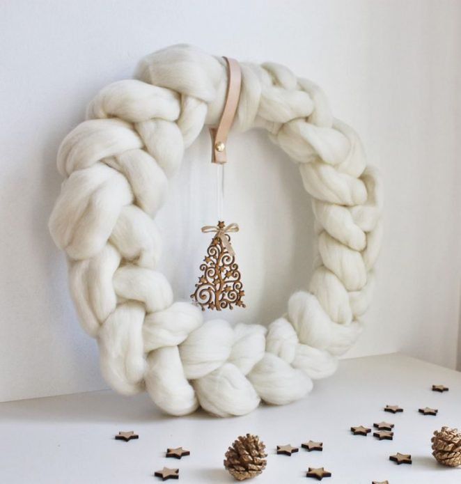 Couronne De Noel 101 Idees A Faire Soi Meme A La Maison Couronne Noel Decoration Noel Nordique Deco Noel Couronne Noel A Faire Soi Meme Idees