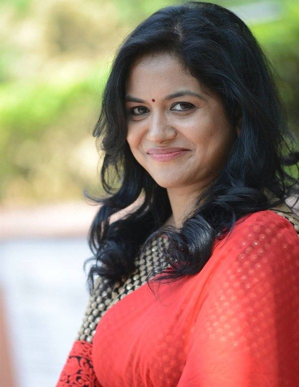 600px x 776px - Telugu Singer Sunitha Upadrashta Red Saree Images | Red saree ...