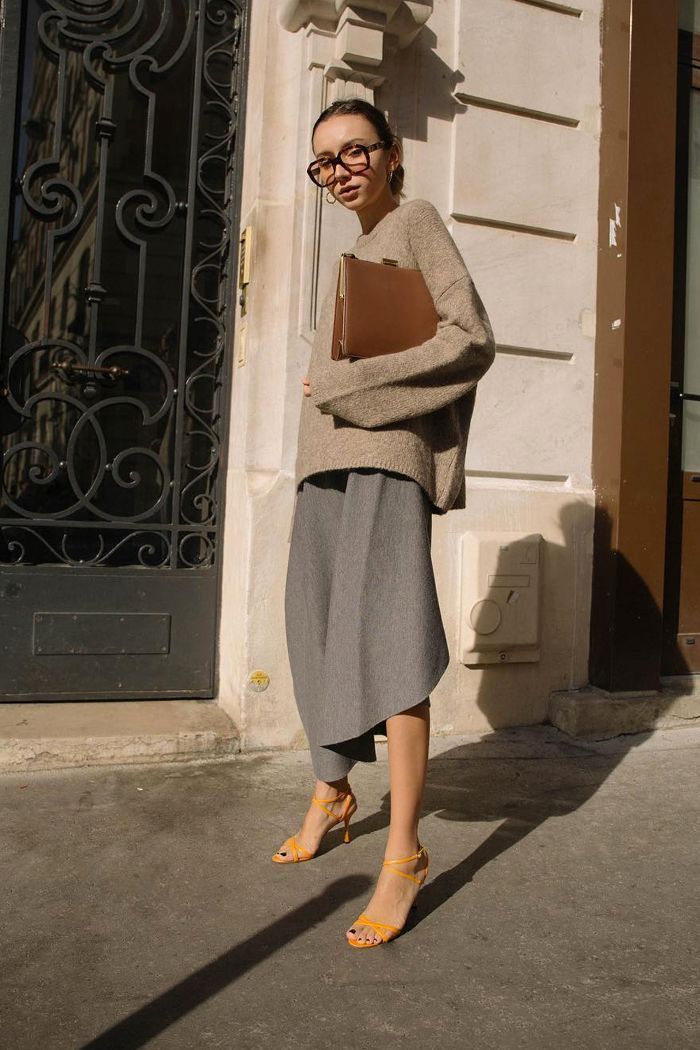 Mixing neutrals is great for business casual outfits.