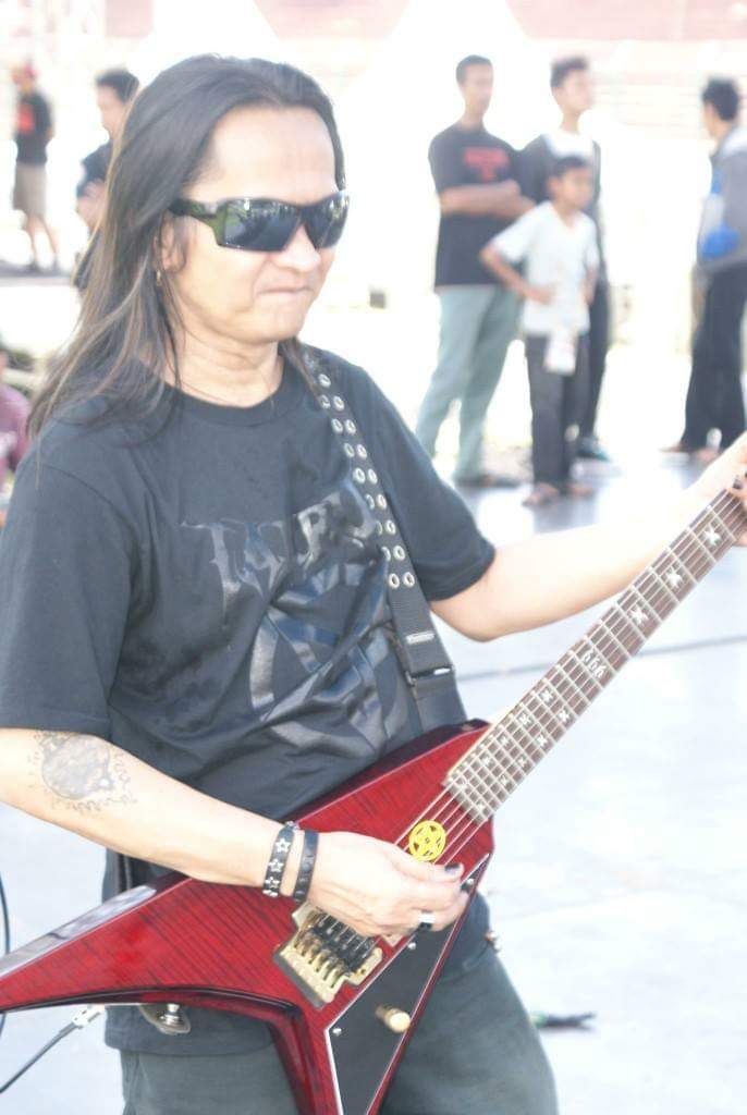 Azis Mangasi Siagian Gitaris