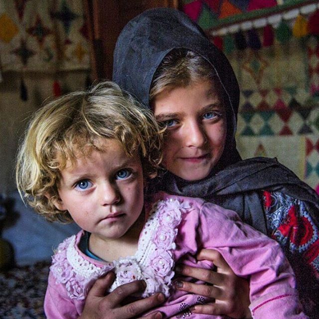 Blonde Girl With Blue Eyes From Afghanistan Cool Eyes Stunning Eyes Gorgeous Eyes [ 489 x 360 Pixel ]