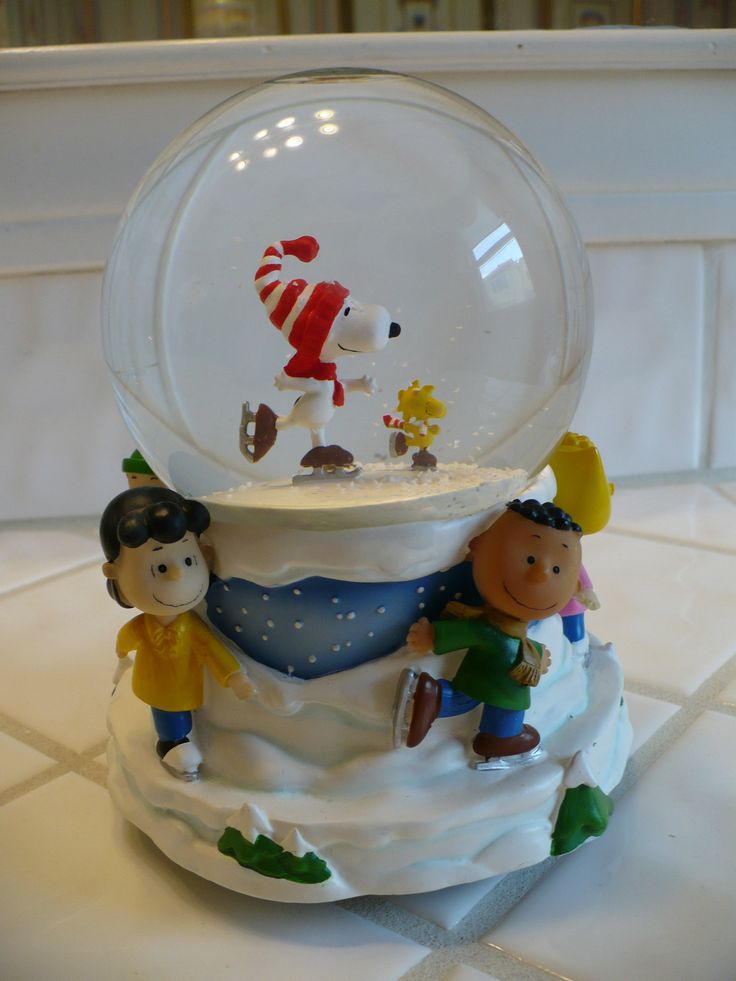 snoopy xmas snow globe snoopy xmas snow globe