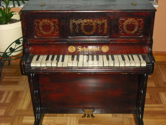 schoenhut mini piano