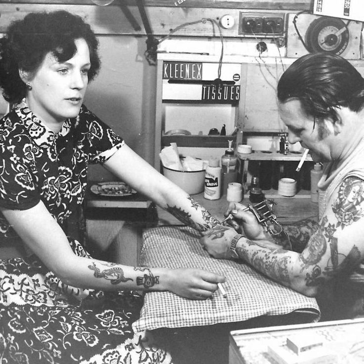 Frauen mit tattoo kennenlernen